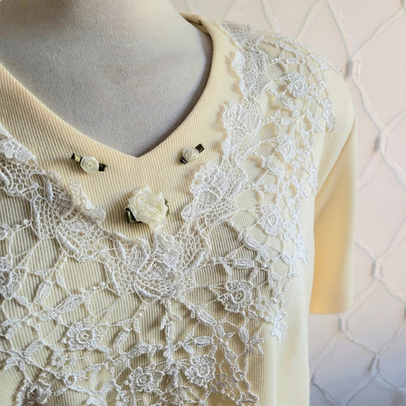 Vintage Pullover Top by Teddi / Pastel Yellow / 3D / Size Medium - Picture 2 of 5